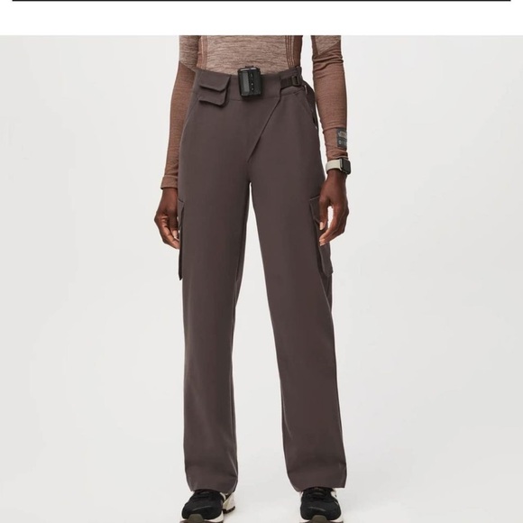 BNWT Figs Scrubs Star Wars Ashoka top and Armorer Pants S/ SP - Picture 2 of 3